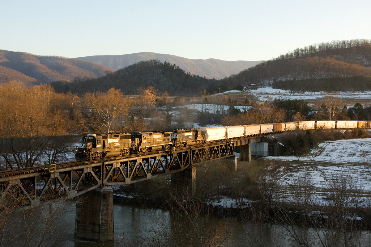 NS V90 at Natural Bridge